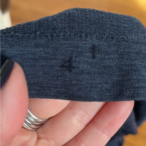 Lululemon tanks - size 4 - Picture 7 of 7